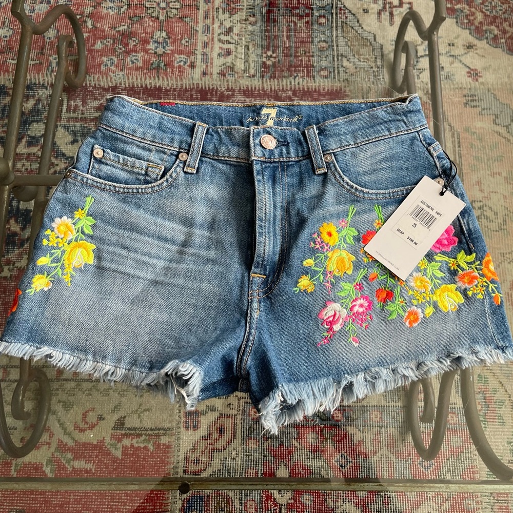 Seven 7 for all mankind floral embroidered shorts size 25